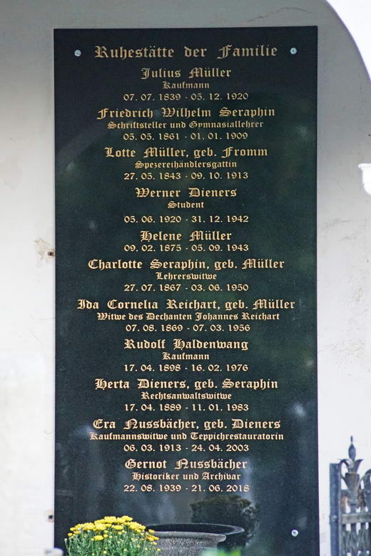 Gedenktafel an der Gruft C27 des Kaufmanns Julius Müller auf dem Innerstädtischen Friedhof